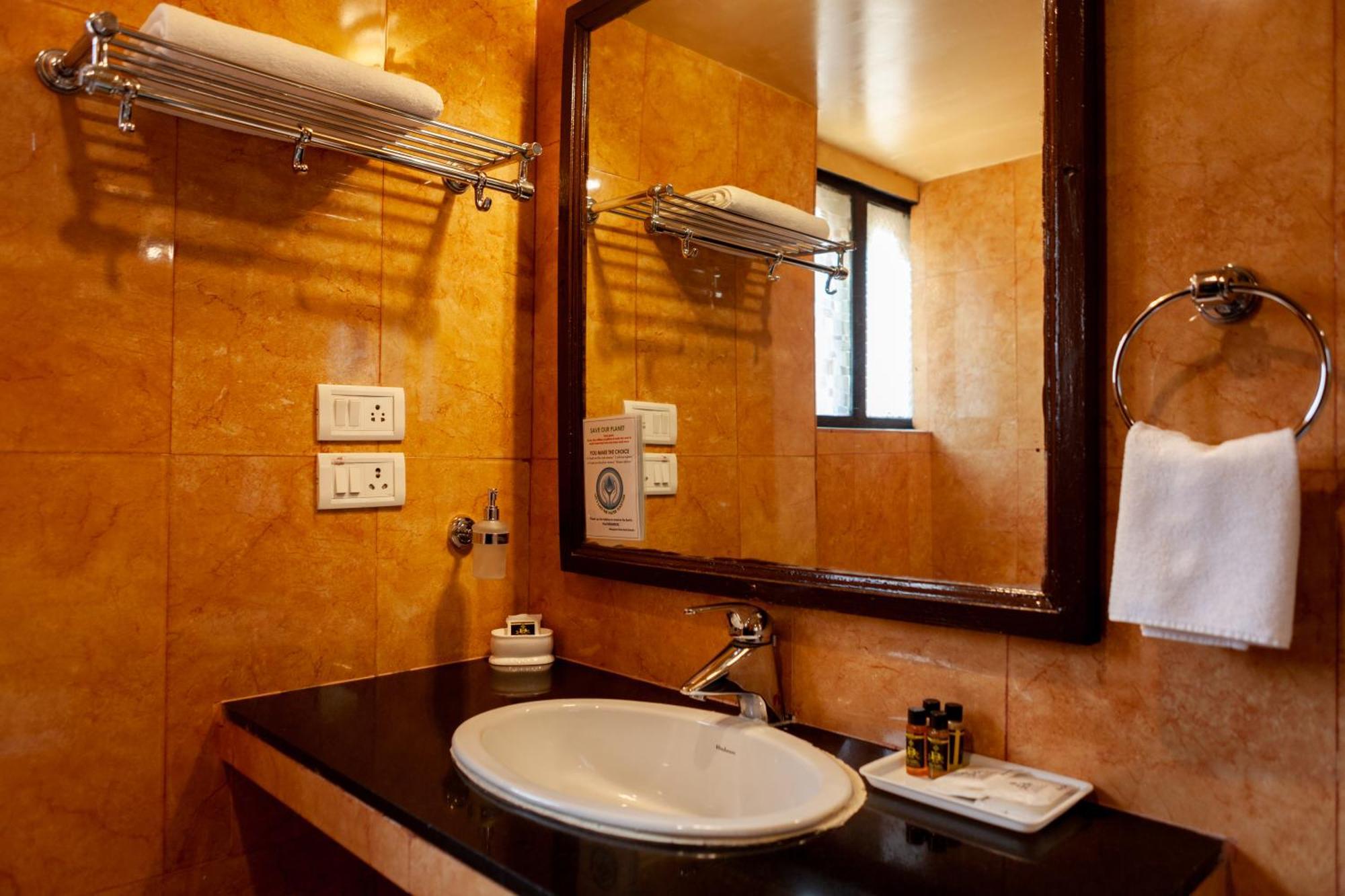 Hotel Olathang พาโร ภายนอก รูปภาพ